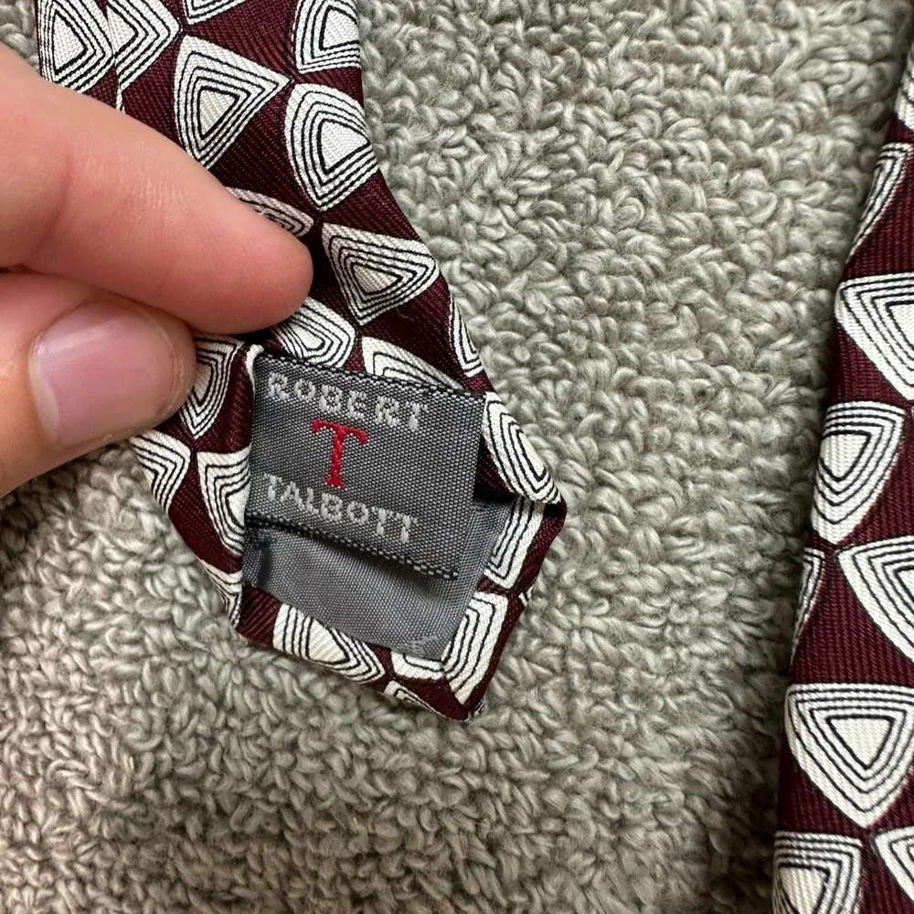 Robert Talbott Mens Silk Tie Burgundy White Geometric Triangle Pattern USA Made